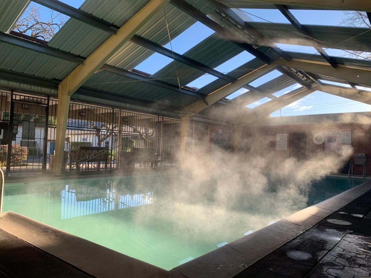 Отель Golden Haven Hot Springs Калистога Экстерьер фото